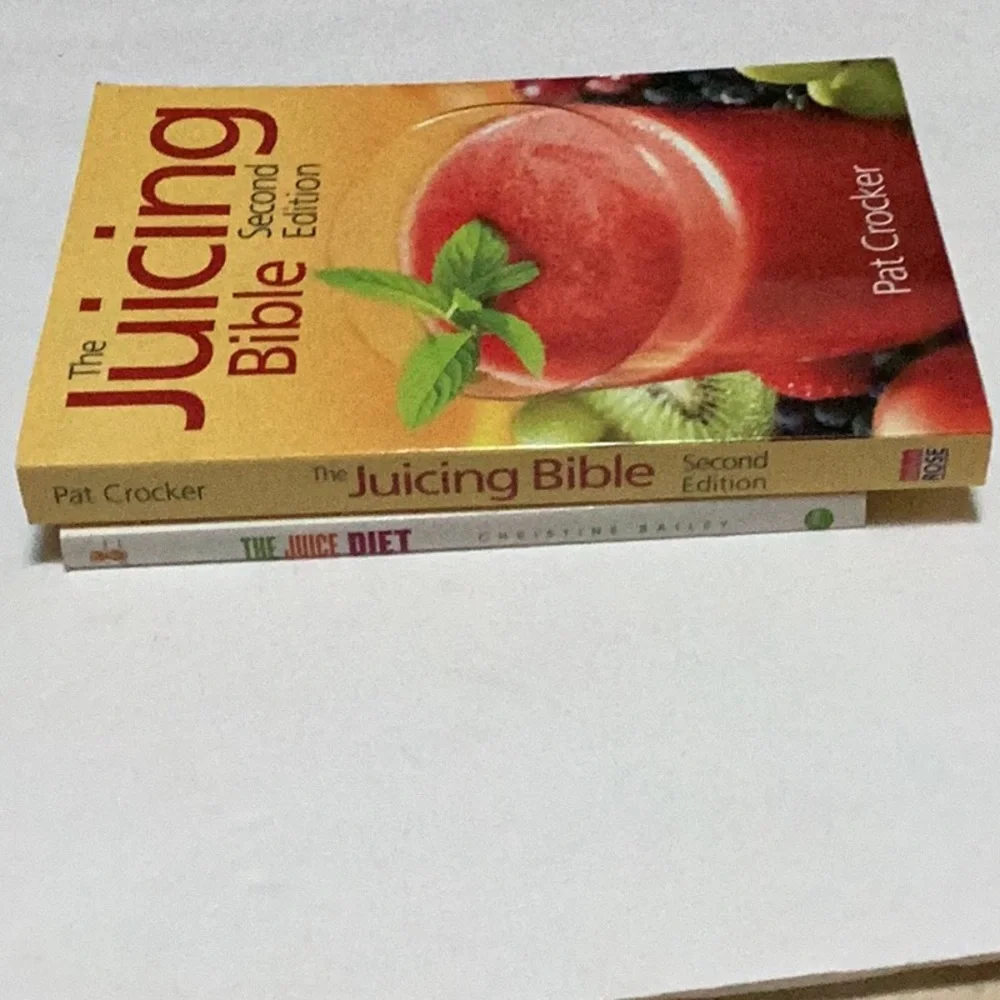 Set‎ of 2 Books Juicing/ Juice Diet Health & Wellness Natural Living Cookbooks